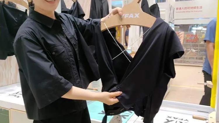 脑洞大开!20年前妈妈的婚纱“爆改”成了抹胸款,女儿结婚穿 脑洞大开!20年前妈妈的婚纱“爆改”成了抹胸款,女儿结婚穿