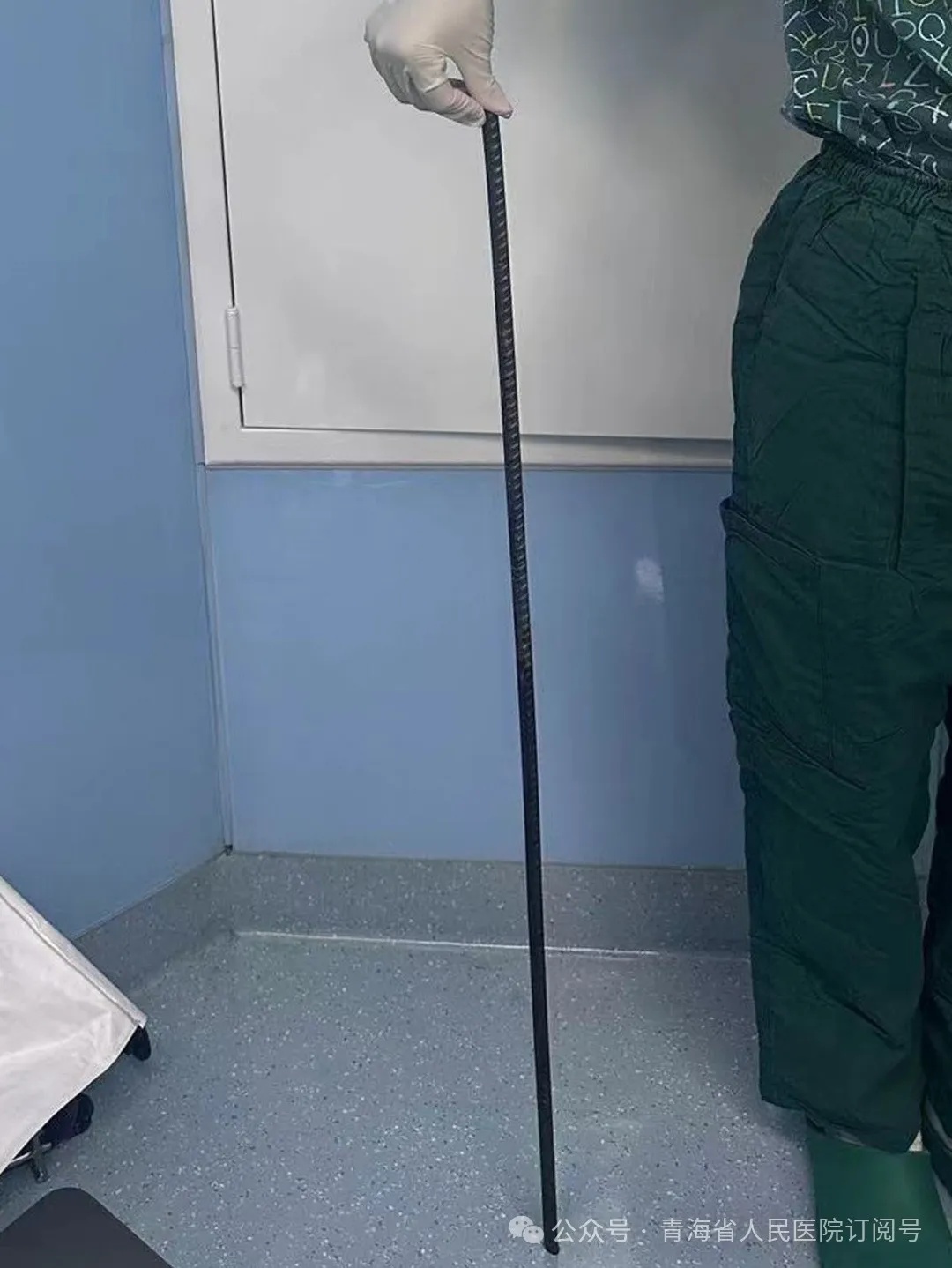 事发青海,1米长钢筋从鼻根穿入男子体内...... 事发青海,1米长钢筋从鼻根穿入男子体内......