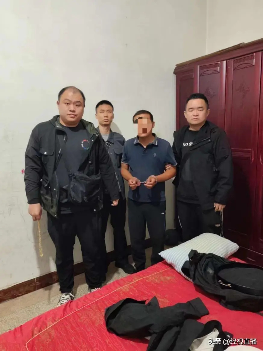 事发武汉闹市区一金店！男子试戴两万元金项链后，拔腿跑路