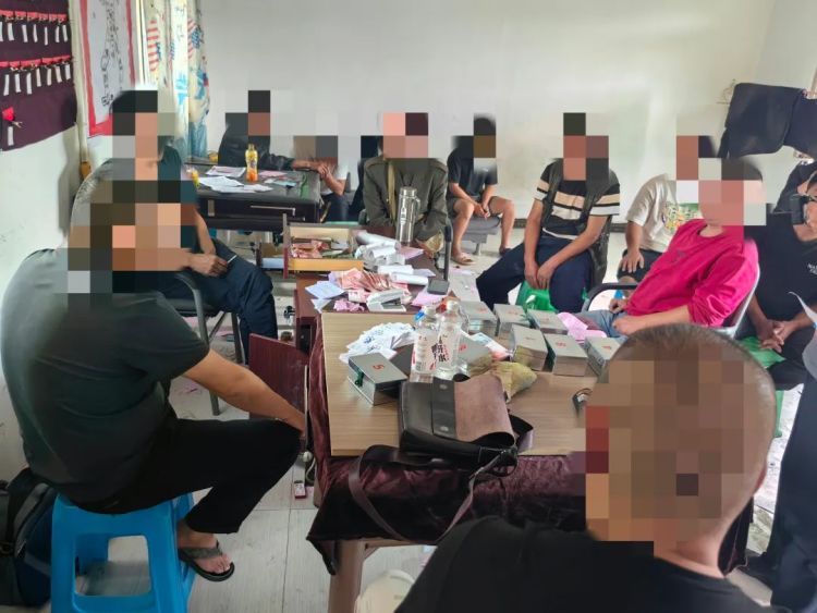 警方精准打击，11人被抓现行