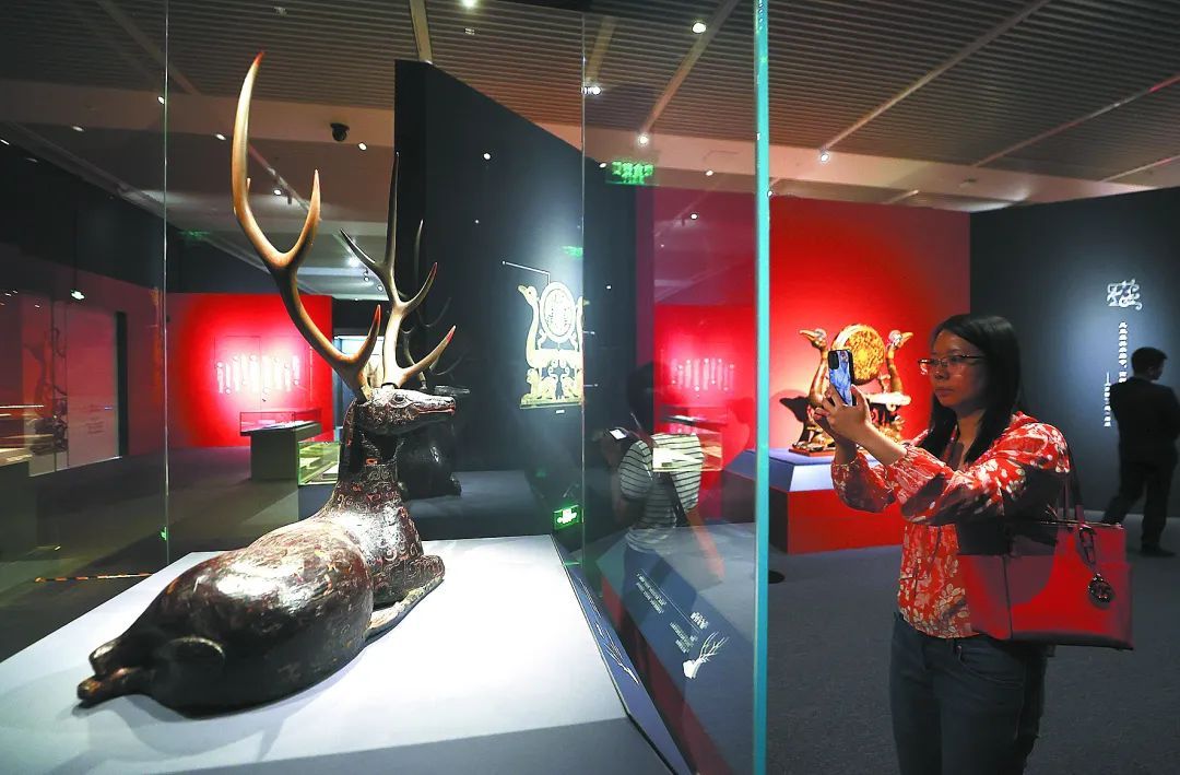 200余件曾楚文物亮相国博 | 揭秘“凤凰故国”青铜时代 200余件曾楚文物亮相国博 | 揭秘“凤凰故国”青铜时代