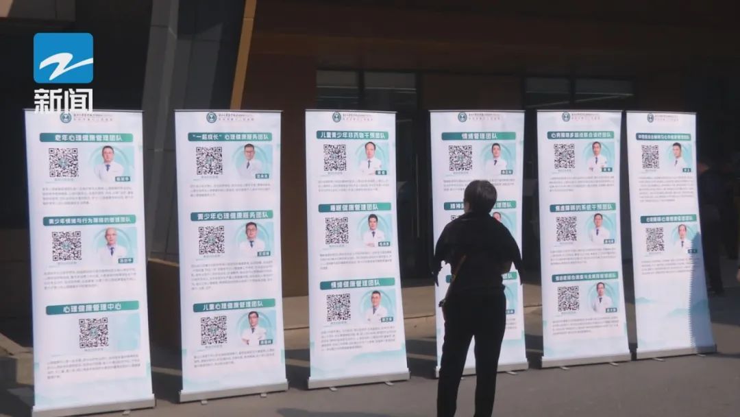 初中男生沉迷手机，根源却不在于他自己！医生提醒：要关注这两类人