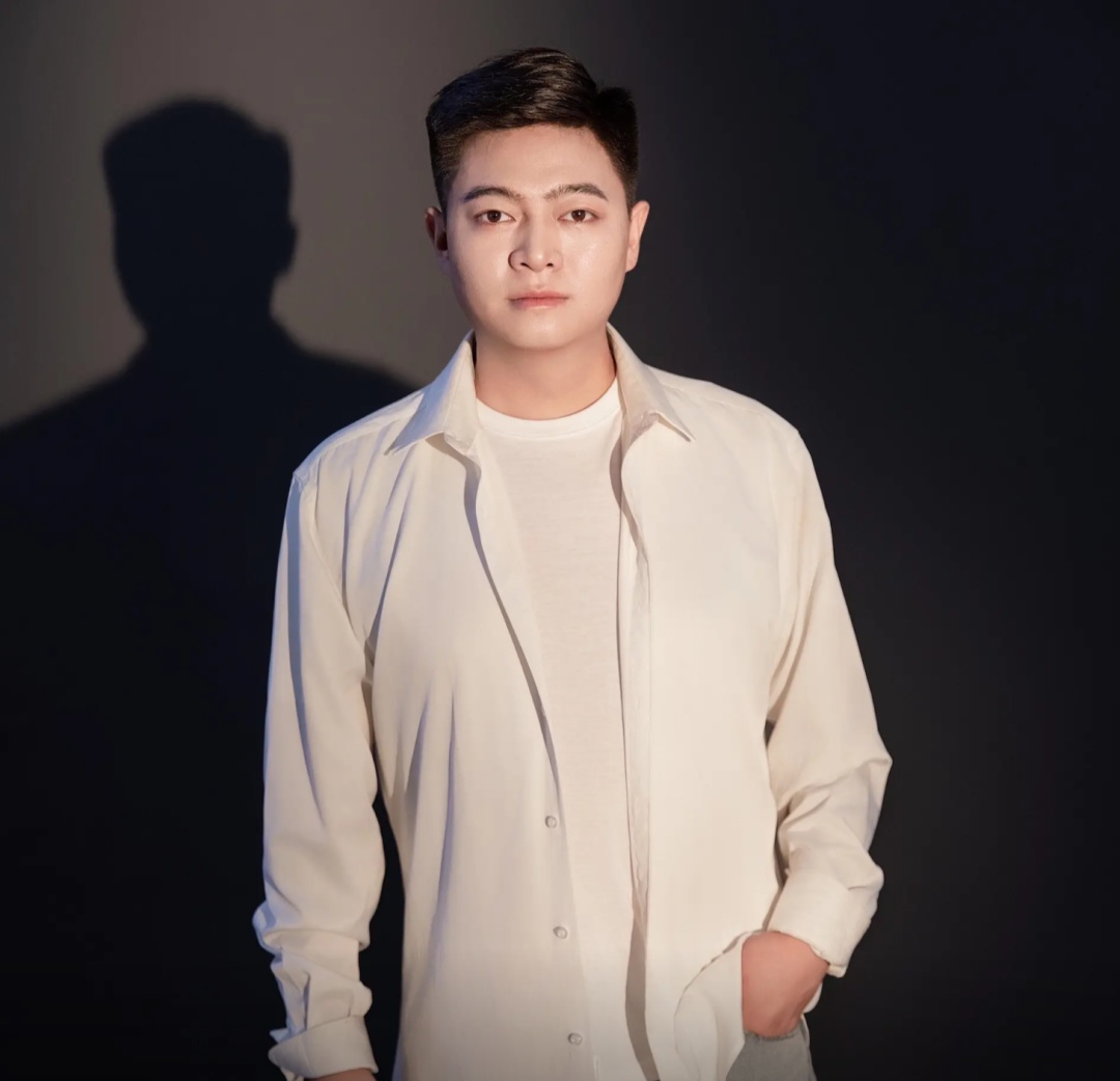 32岁网红直播后突发脑出血!昏迷进ICU,有4个小孩 32岁网红直播后突发脑出血!昏迷进ICU,有4个小孩