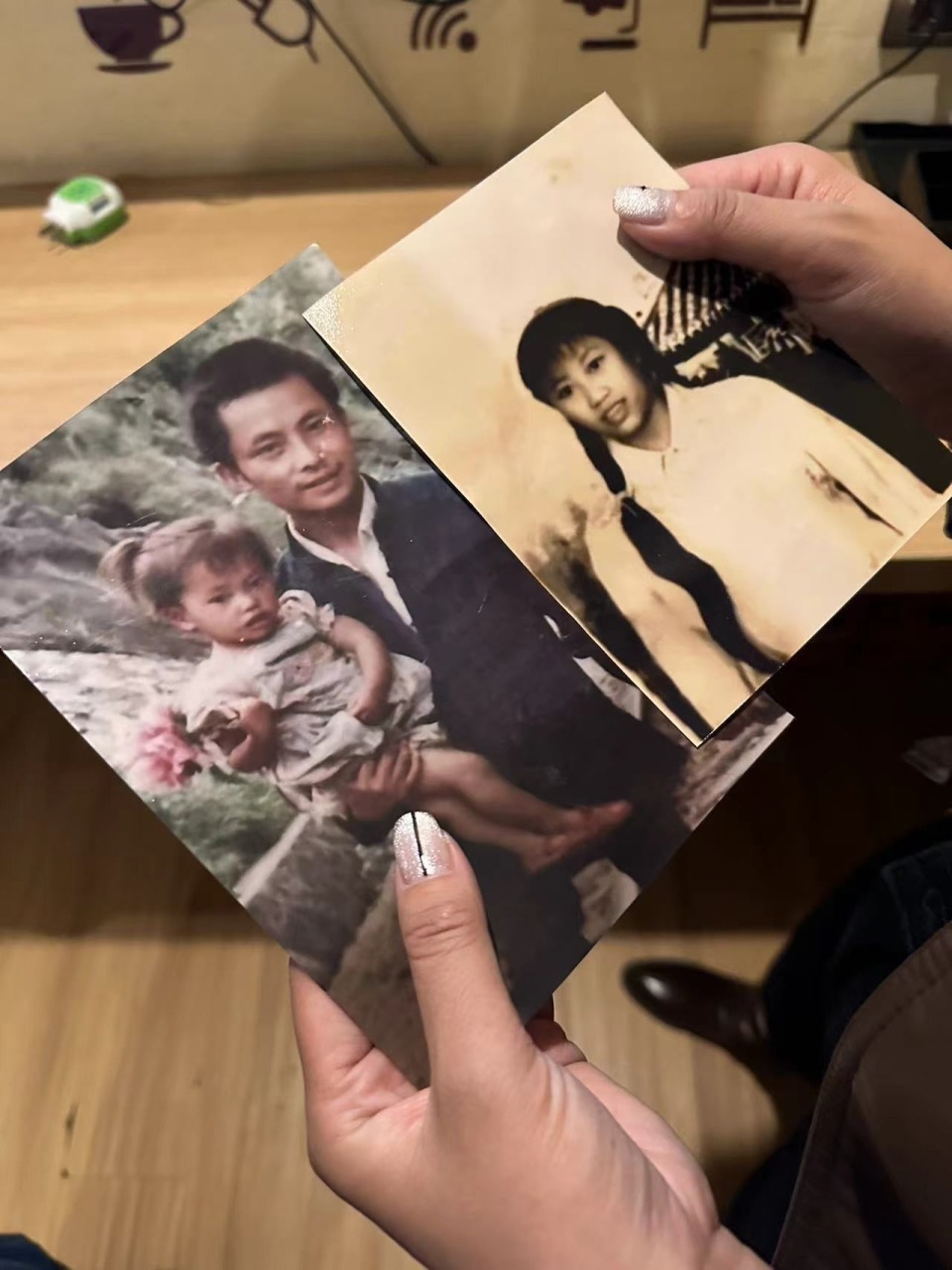 涉17名儿童，人贩子余华英将再次受审，被拐者杨妞花带来父母老照片：我的妈妈真漂亮