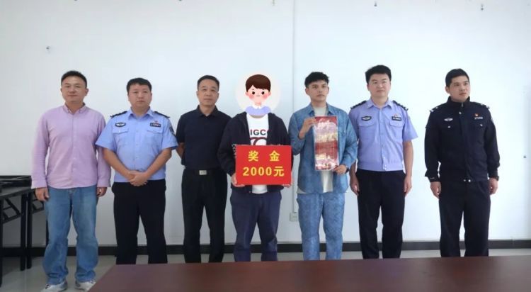 送奖上门！网约车司机立大功！接个单差点整出个谍战剧