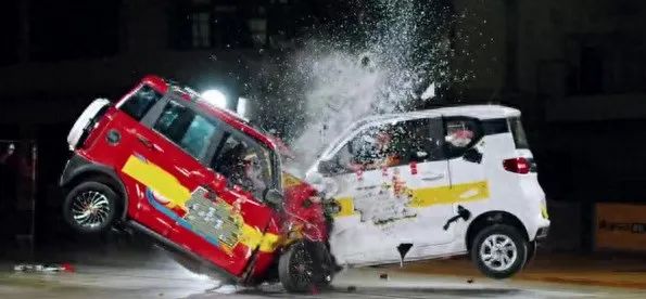 无牌、无证、无保险的“老头乐”上路发生事故，责任谁来担？