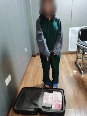 40万现金被换成练功券，民警找到了失主“前女友”……