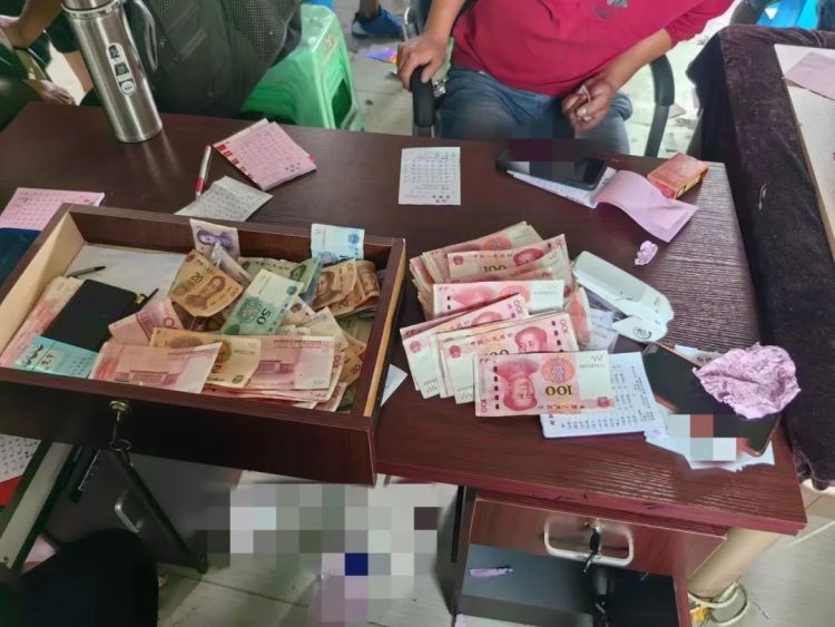 警方精准打击，11人被抓现行