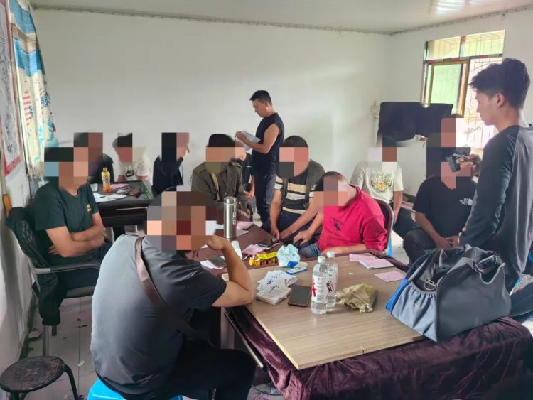 警方精准打击，11人被抓现行