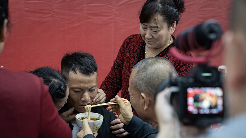 他找到了失散31年的父母