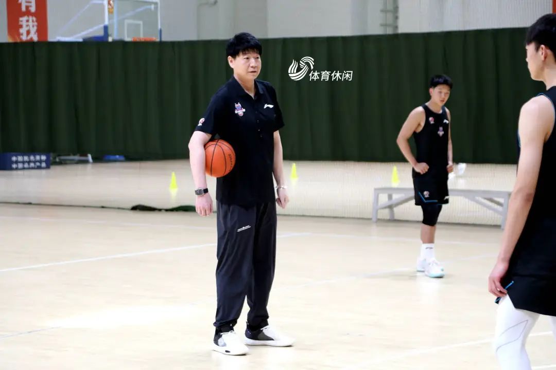 山东高速男篮临沂备战,邱彪坦言目标重回季后赛 山东高速男篮临沂备战,邱彪坦言目标重回季后赛