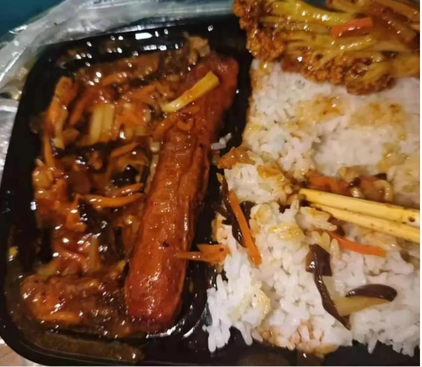 “外卖与照片不符”，大学生将商家告上法庭！起底外卖照片美化乱象→