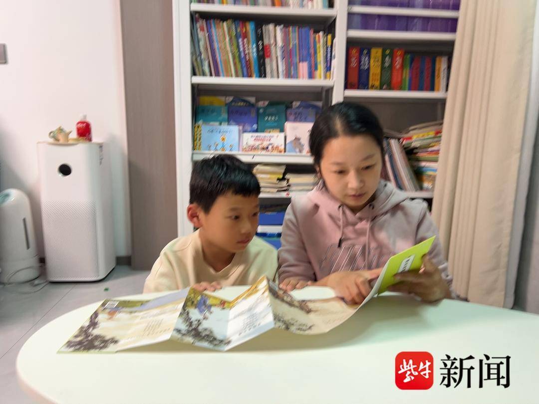 江苏七岁娃妙对“大唐诗圣”走红,妈妈:咱家娃就是普通孩子,都是家长“陪”出来的 江苏七岁娃妙对“大唐诗圣”走红,妈妈:咱家娃就是普通孩子,都是家长“陪”出来的