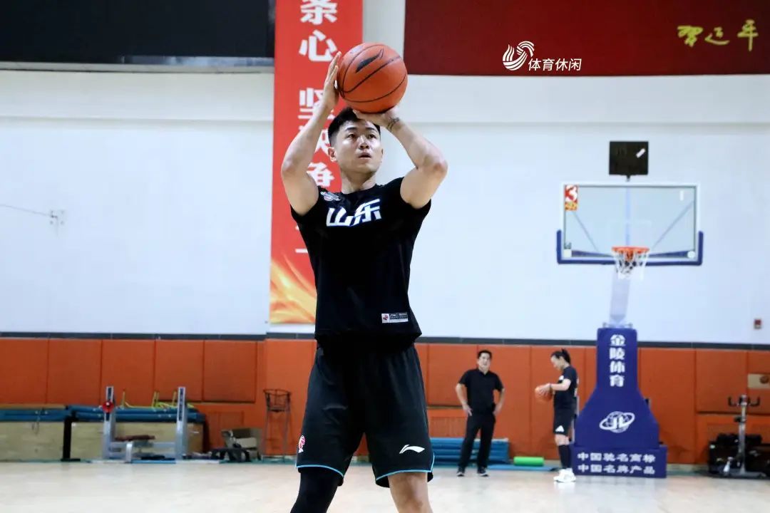 山东高速男篮临沂备战,邱彪坦言目标重回季后赛 山东高速男篮临沂备战,邱彪坦言目标重回季后赛