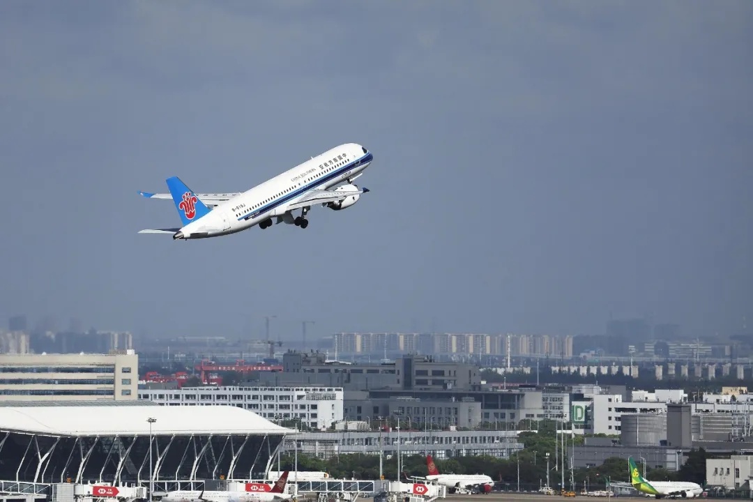 旅客机票被“退高买低”，差价进了谁的口袋？