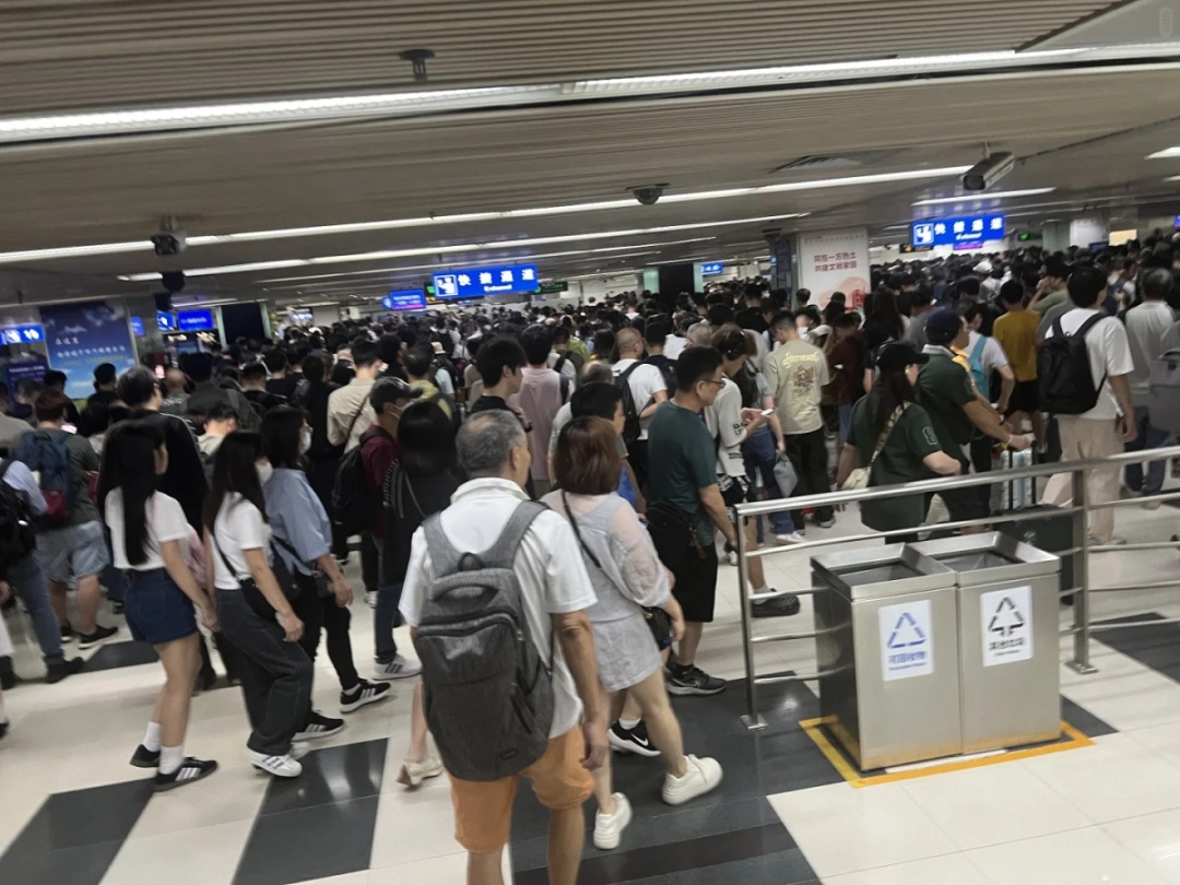 重阳节香港多个口岸迎人潮 重阳节香港多个口岸迎人潮