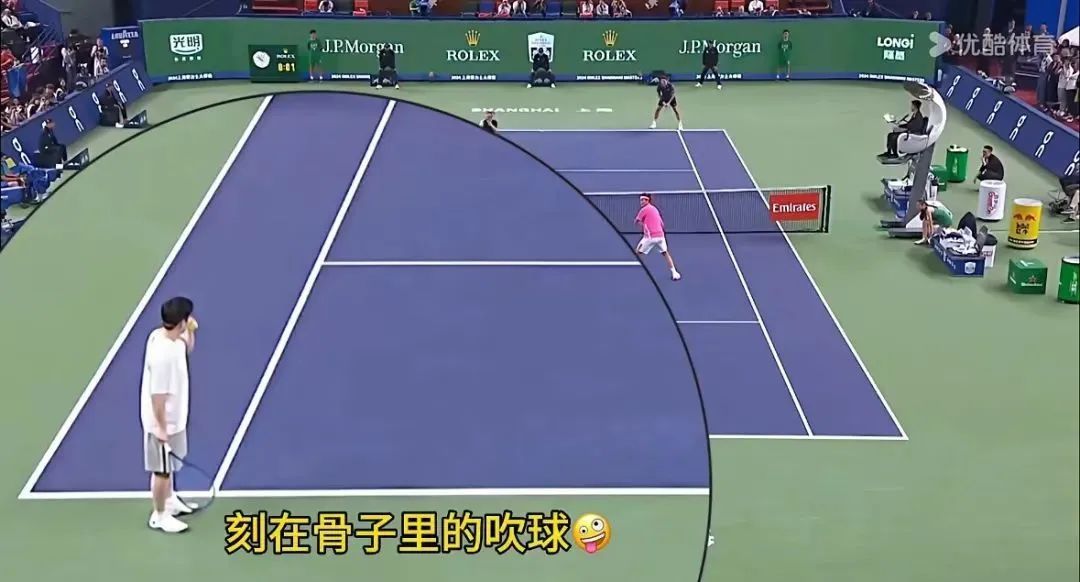 吹球！秒趴！樊振东网球首秀“乒里乓气”：输给费德勒不丢人！网友笑翻