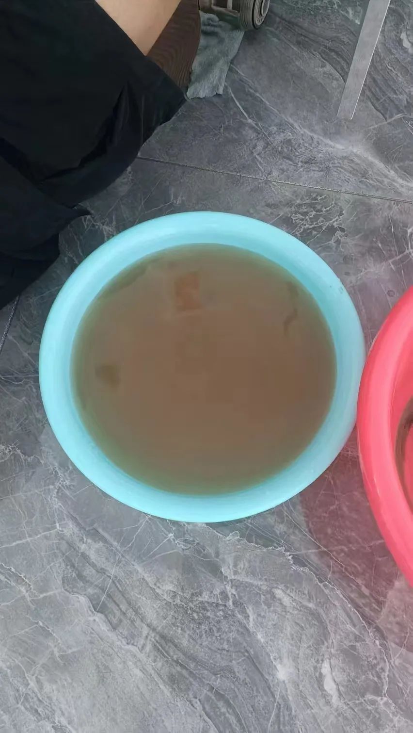 饮用水发黄一个多月，辽宁一小区安净水设备！居民：目前仍不敢喝