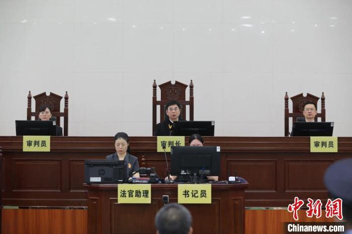 广西法检“两长”公开开庭审理一起故意杀人案