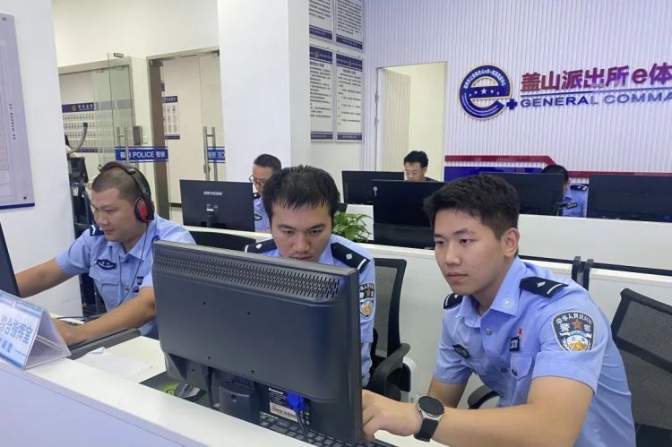 “看到这个鼻子上的伤疤，我就知道是你……”