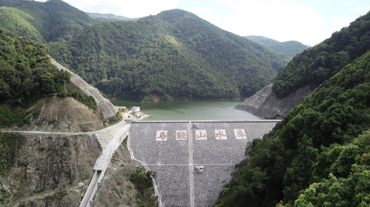 哀牢山取矿博主疑似摆拍?本地人:山上没有他说的矿物 哀牢山取矿博主疑似摆拍?本地人:山上没有他说的矿物