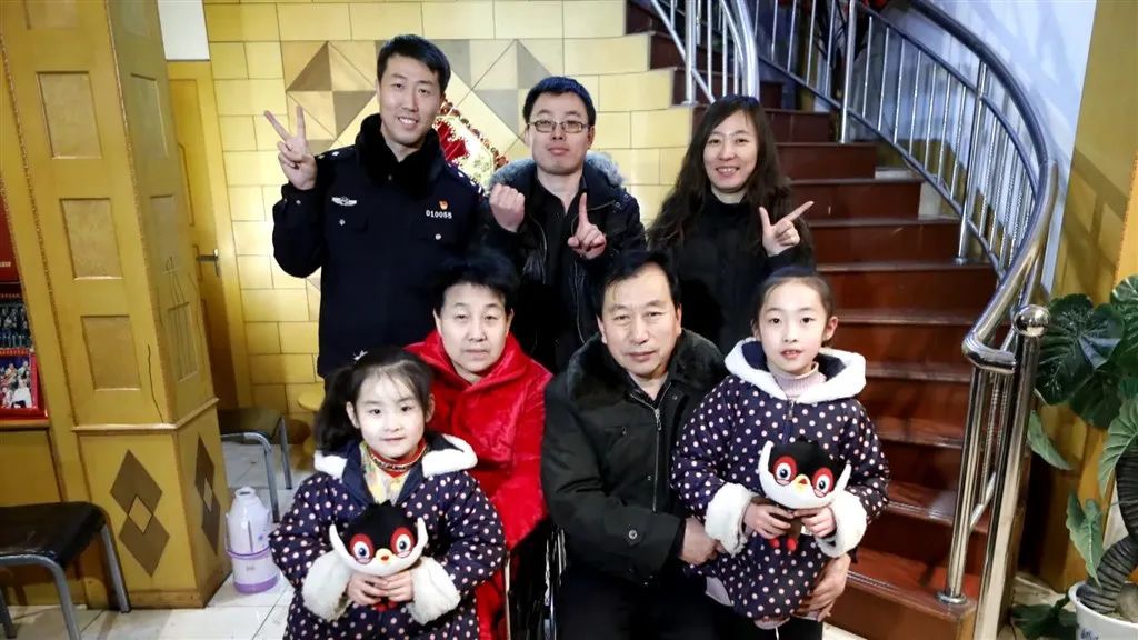 山西老人发现上海民警酷似离世爱子，开启了一段持续11年的“美丽谎言”