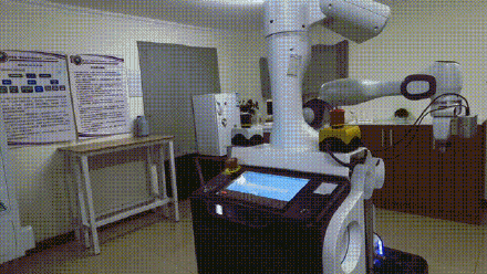 会打饭的机器人？！北京高校食堂电子“打菜师傅”上岗