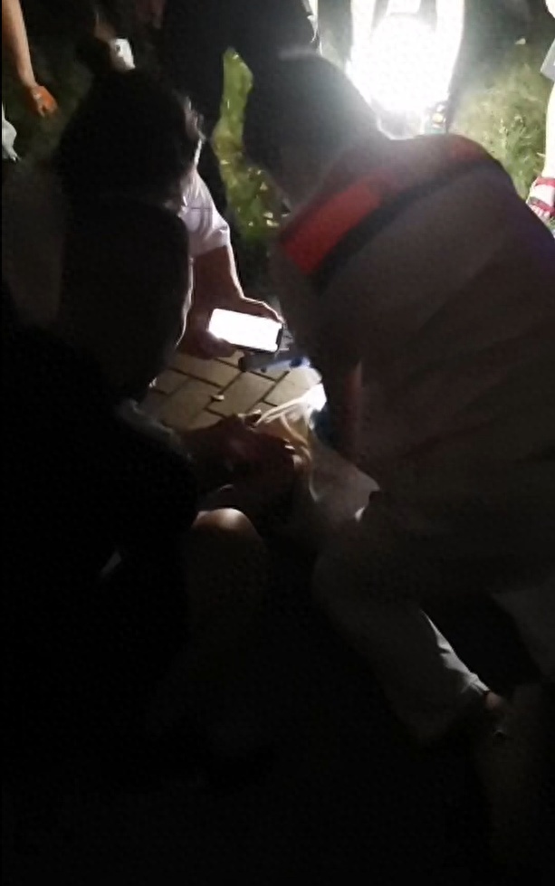 “脚后跟碰到，就倒了”，13岁男孩小区内意外触电身亡，罪魁祸首是它……官方通报→