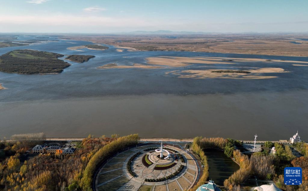 黑龙江同江：“三江口”秋景引人入胜