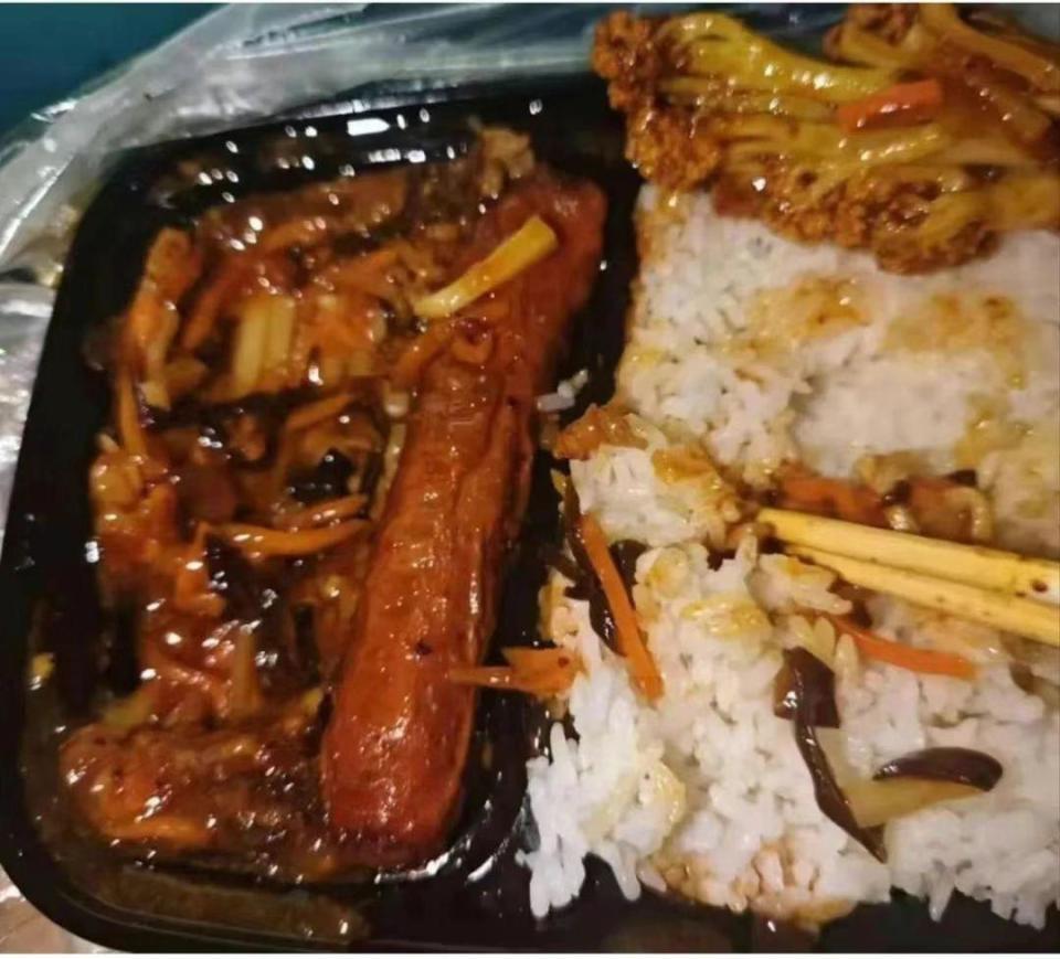 15元鱼香肉丝与照片不符，高校学生获赔500元！“菜品照骗”仅需5元一张