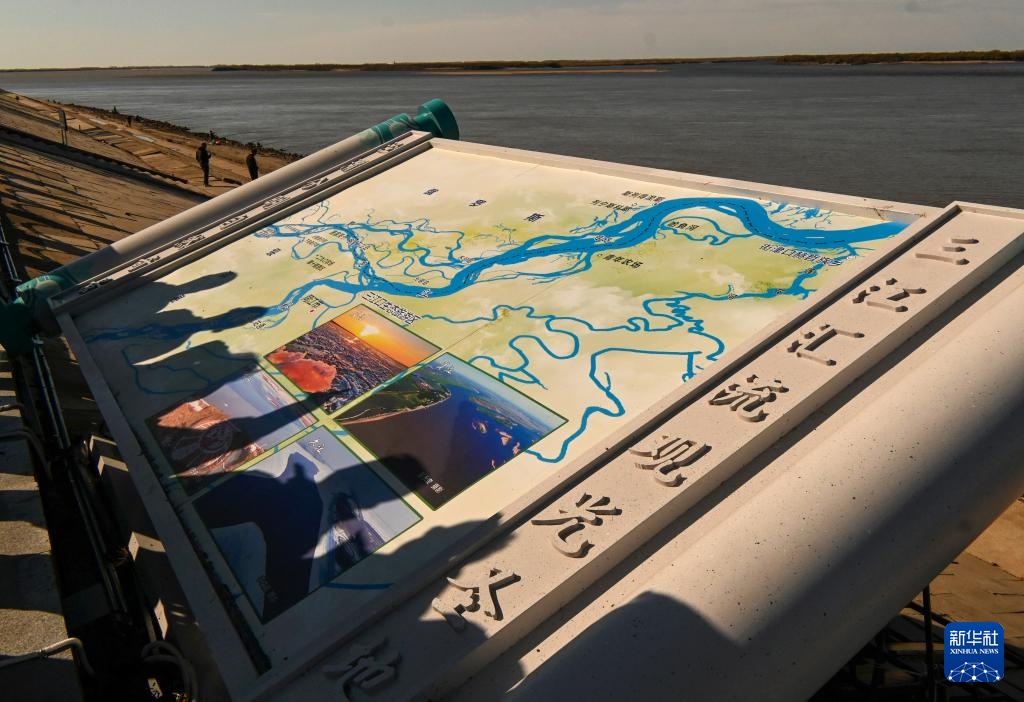 黑龙江同江：“三江口”秋景引人入胜