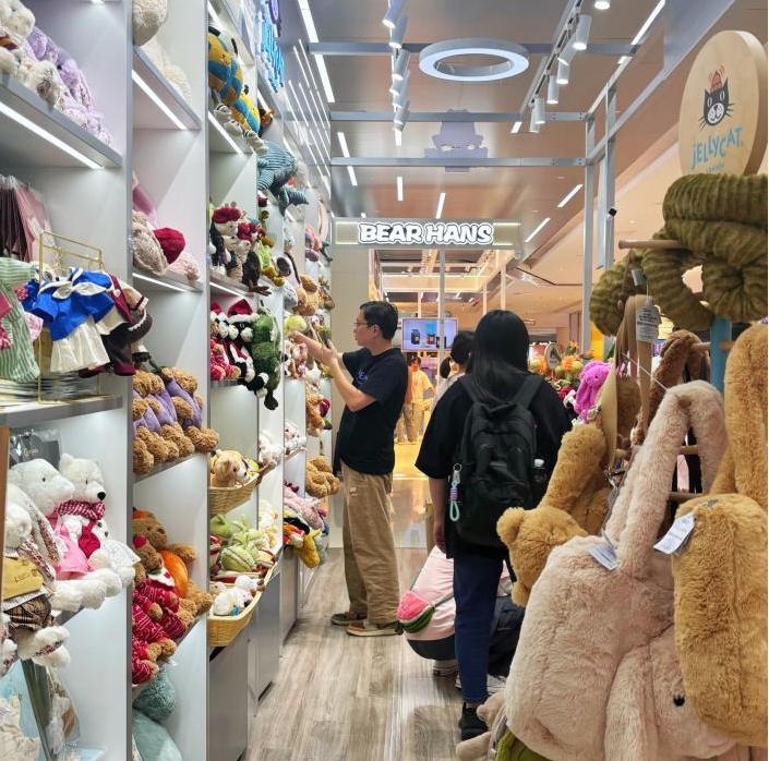 毛绒玩具，“治愈”孤独年轻人