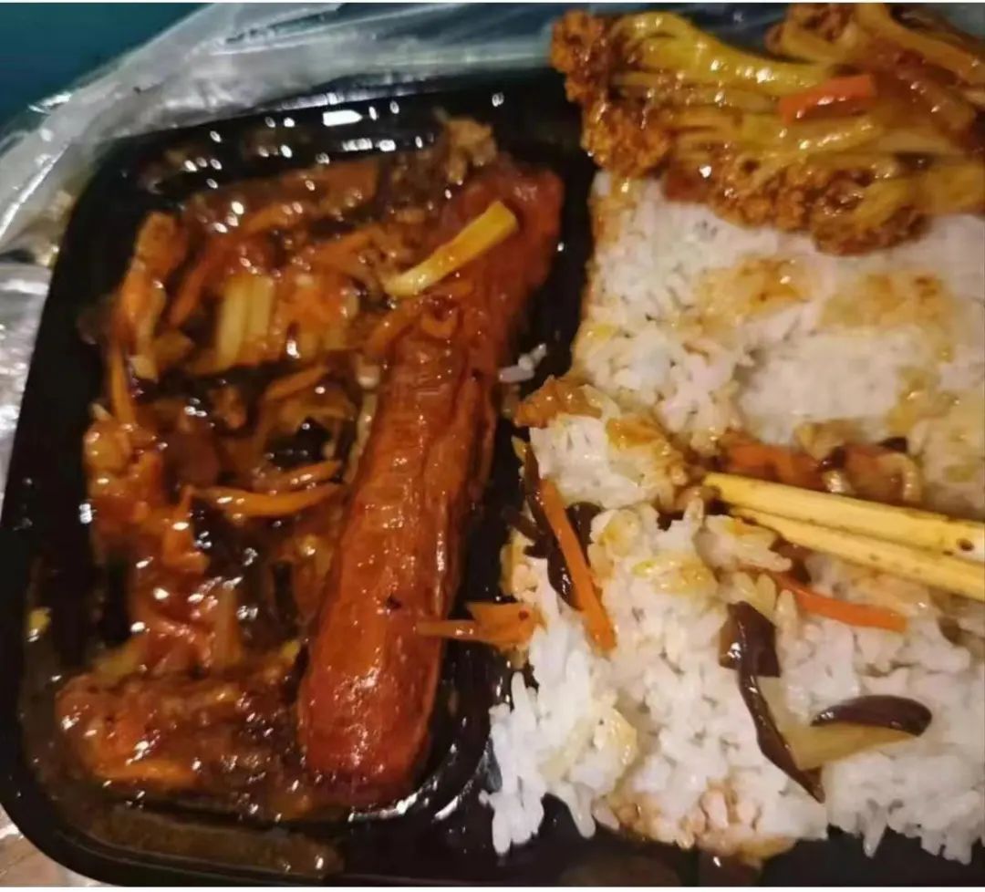 鱼香肉丝与图片严重不符，重庆一学生把外卖店家告了！法院这样判