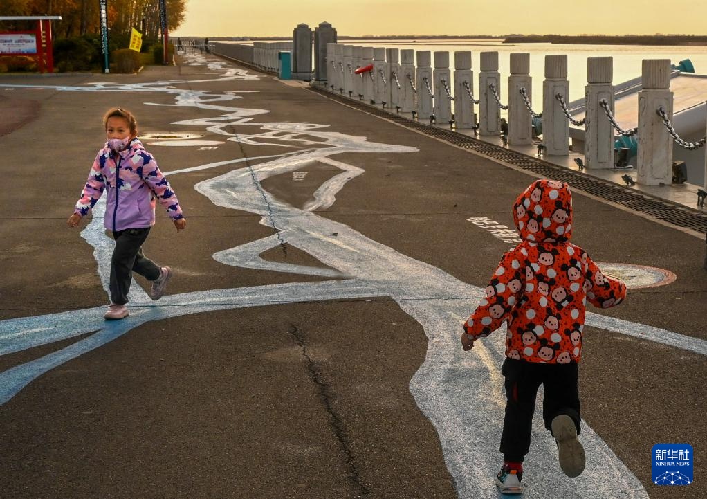 黑龙江同江：“三江口”秋景引人入胜