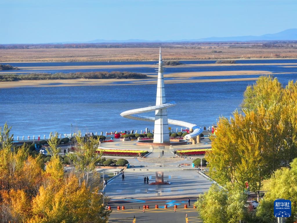 黑龙江同江：“三江口”秋景引人入胜