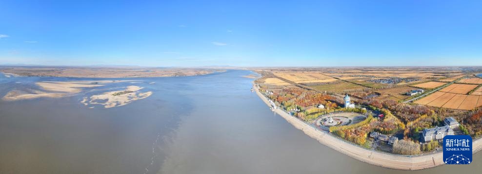 黑龙江同江：“三江口”秋景引人入胜