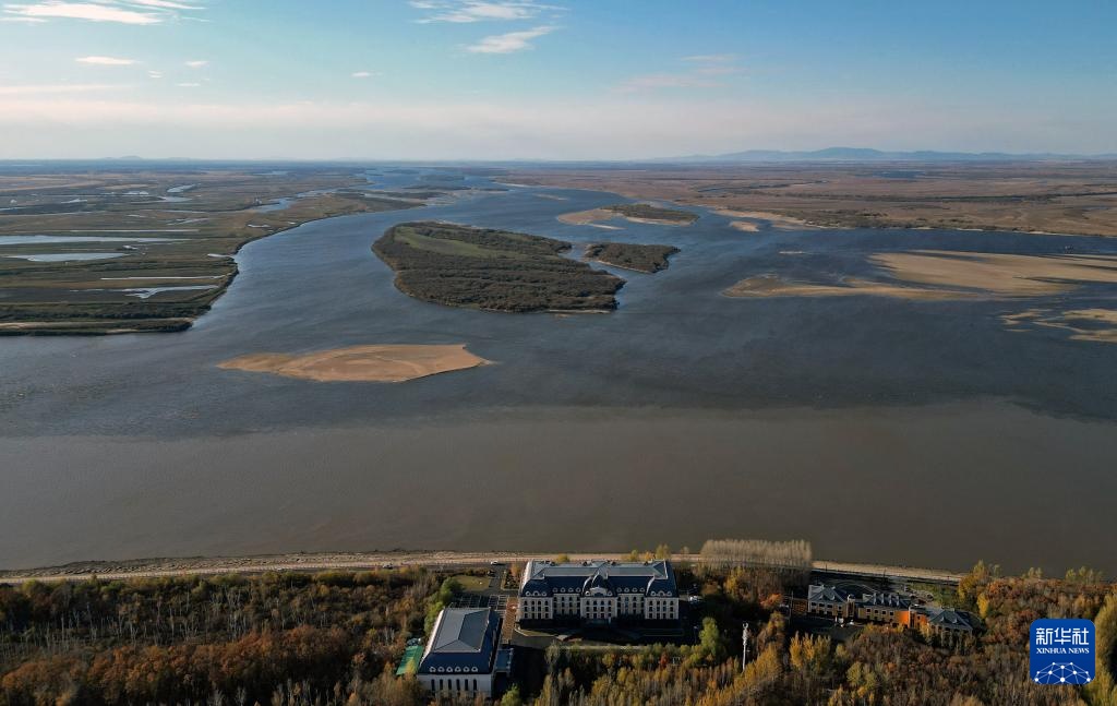 黑龙江同江：“三江口”秋景引人入胜