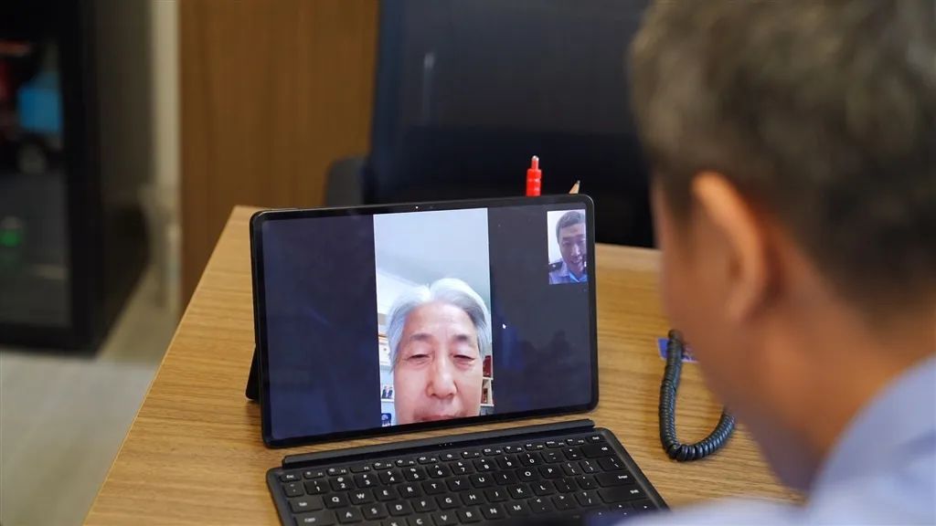 山西老人发现上海民警酷似离世爱子，开启了一段持续11年的“美丽谎言”