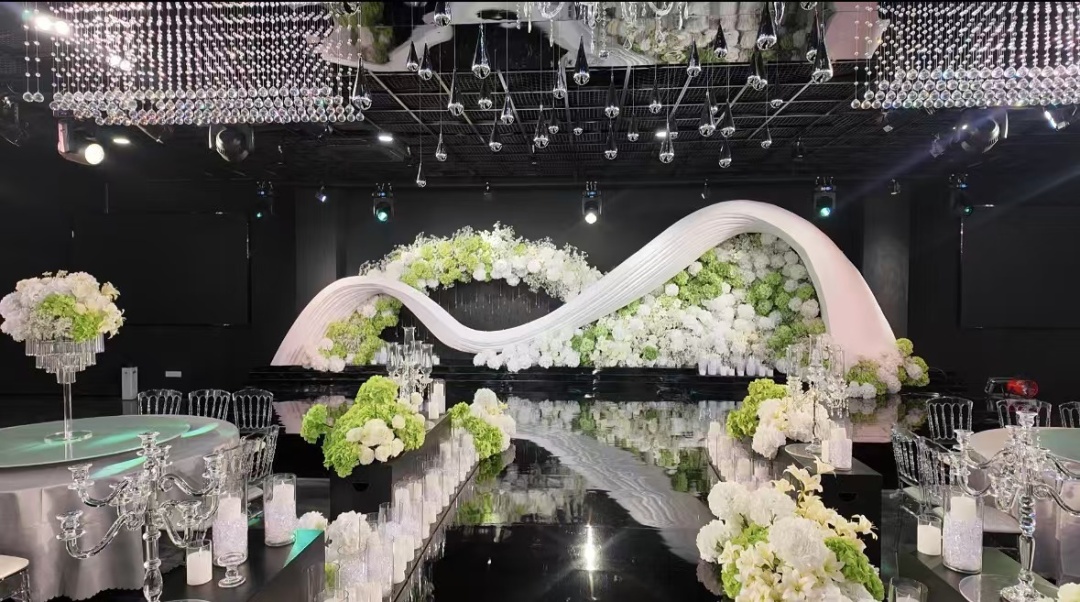 这届年轻人,正在结一种很新的婚 这届年轻人,正在结一种很新的婚