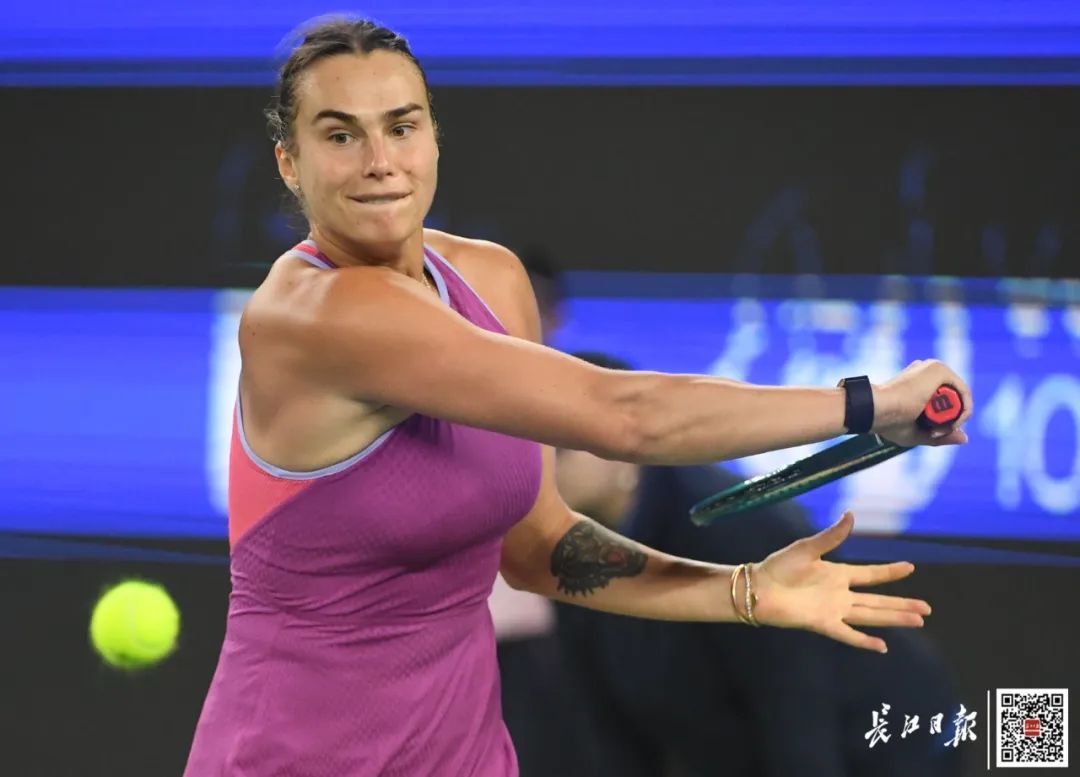 武网亚军！郑钦文惜败老对手萨巴伦卡