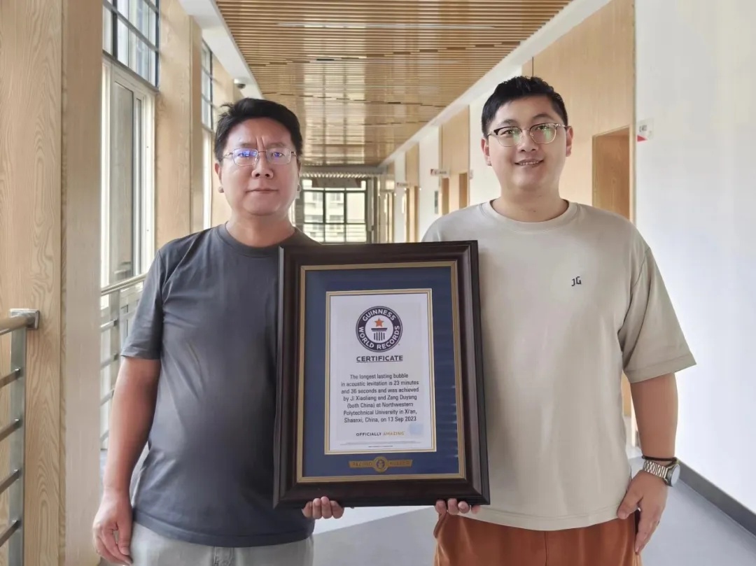 23分36秒!“吹泡泡”吹出个世界纪录 23分36秒!“吹泡泡”吹出个世界纪录