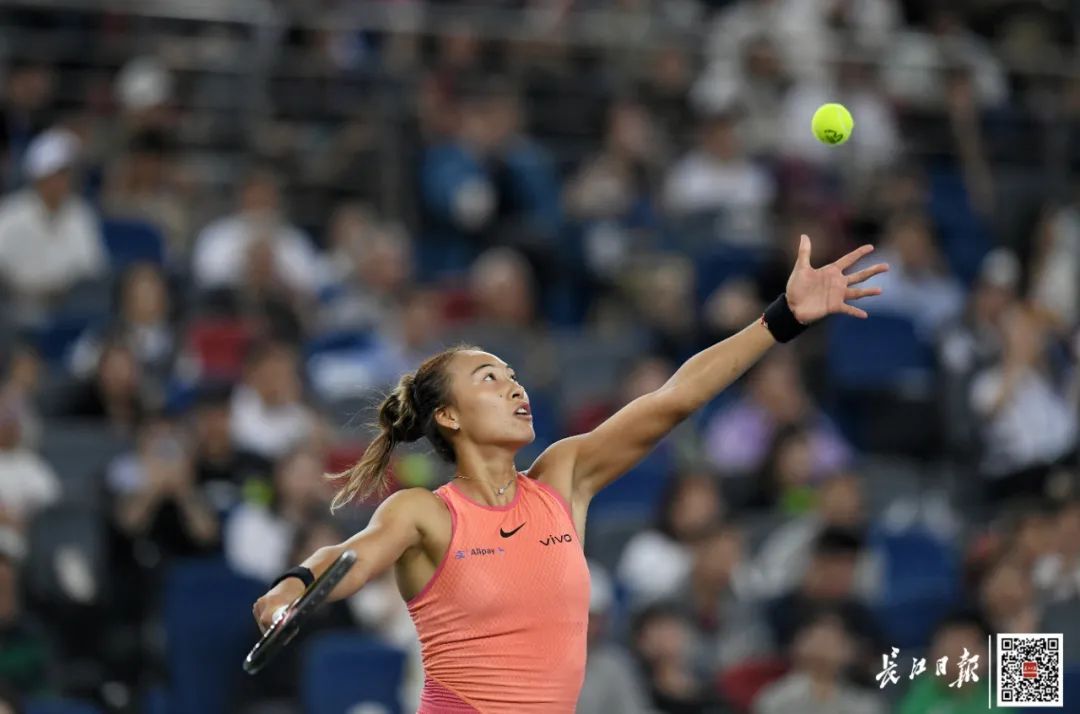 武网亚军！郑钦文惜败老对手萨巴伦卡