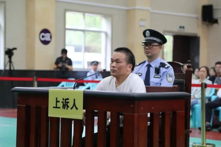 男子酒后掐死前妻，喝农药自杀未遂，二审宣判