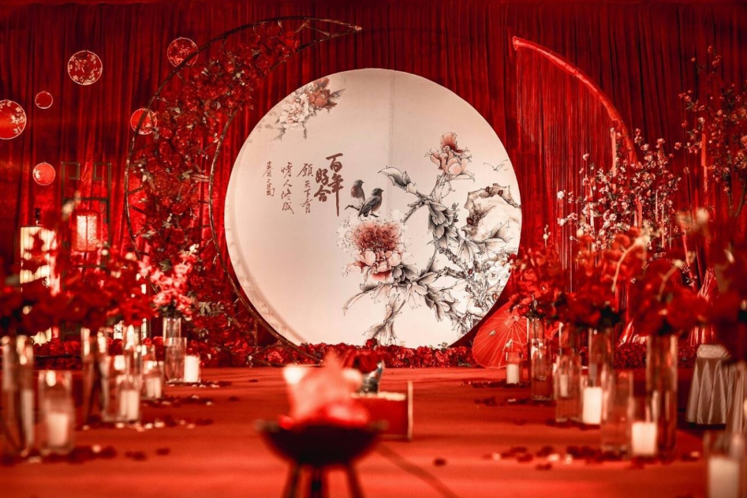 这届年轻人,正在结一种很新的婚 这届年轻人,正在结一种很新的婚