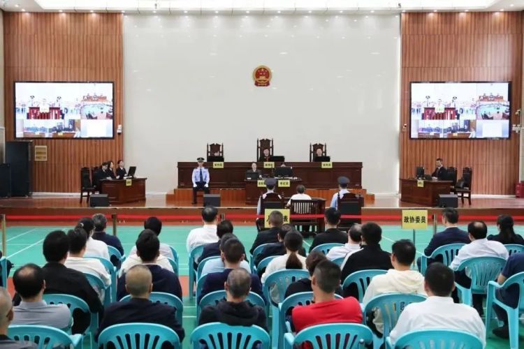 男子酒后掐死前妻，喝农药自杀未遂，二审宣判