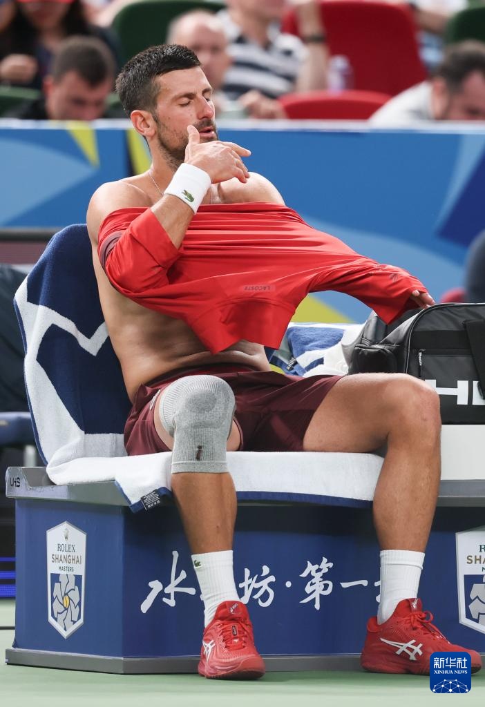 上海网球大师赛：辛纳夺冠