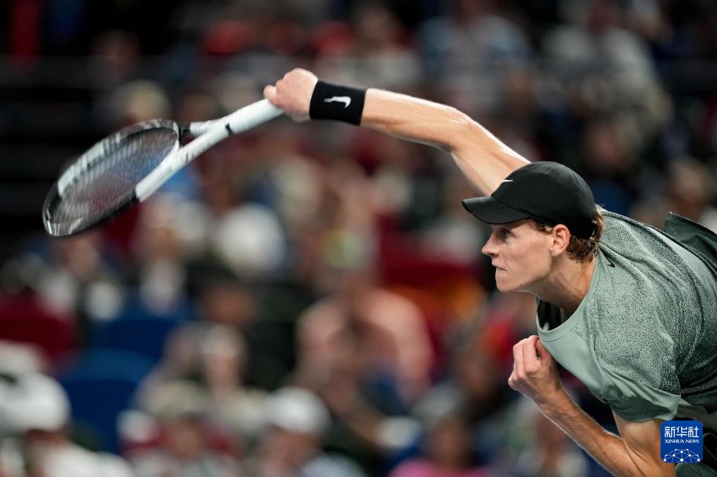 上海网球大师赛：辛纳夺冠