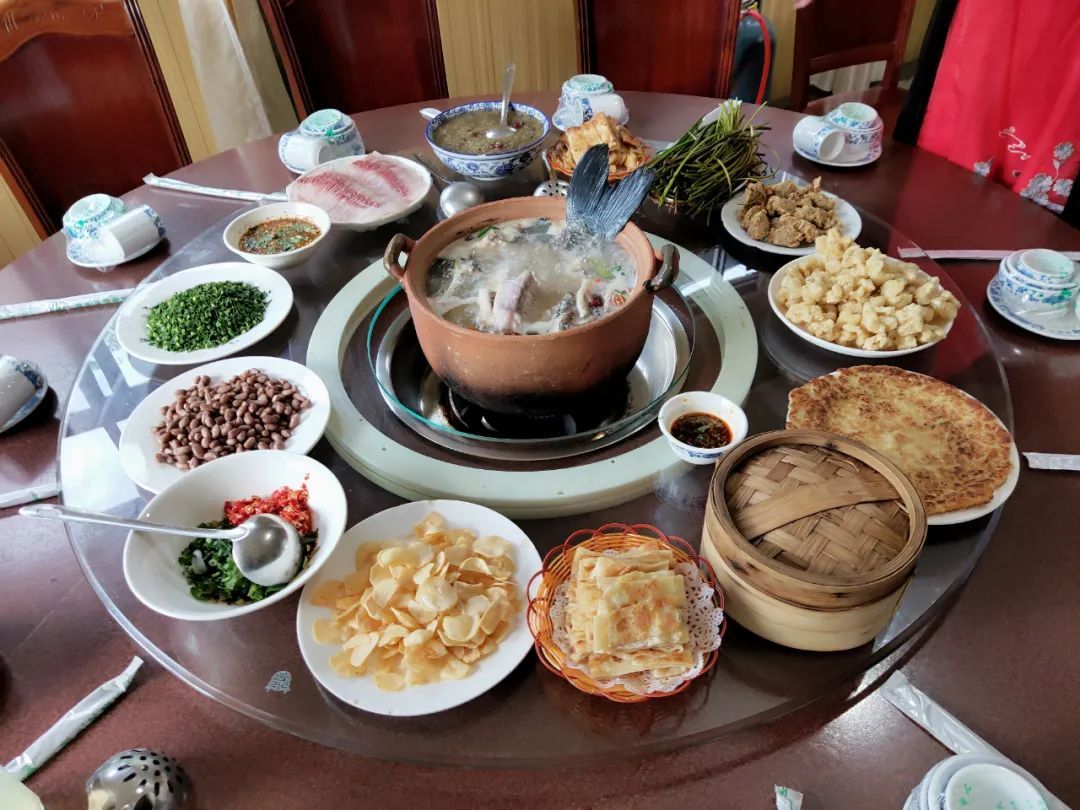 现在出去吃饭怎么越来越没有特色了？