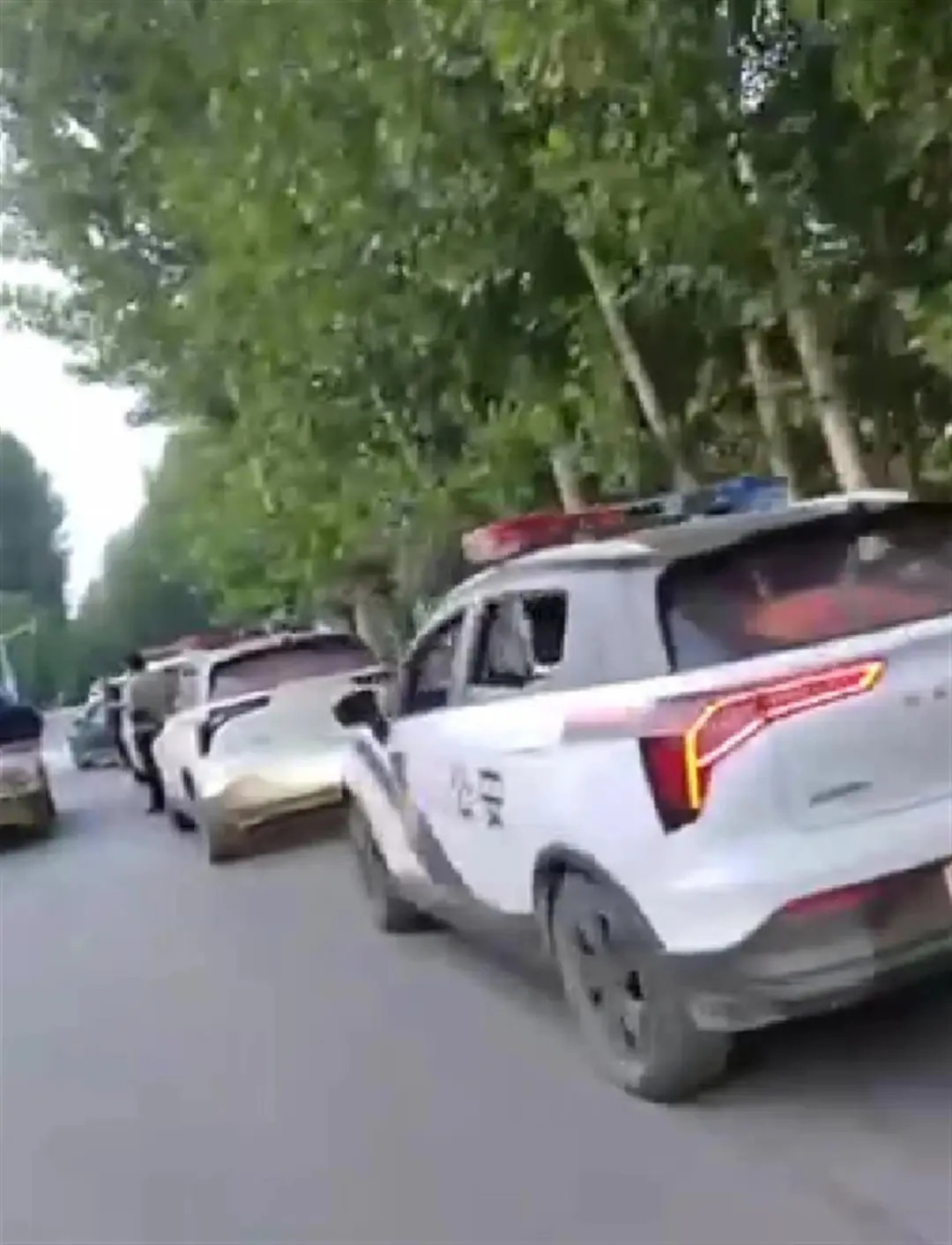 突发!一村庄发生刑事案件致3死,犯罪嫌疑人李某杰(男,39岁)被当场控制 突发!一村庄发生刑事案件致3死,犯罪嫌疑人李某杰(男,39岁)被当场控制