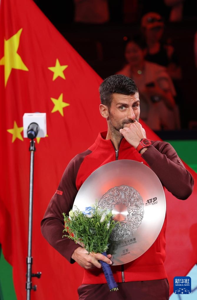 上海网球大师赛：辛纳夺冠